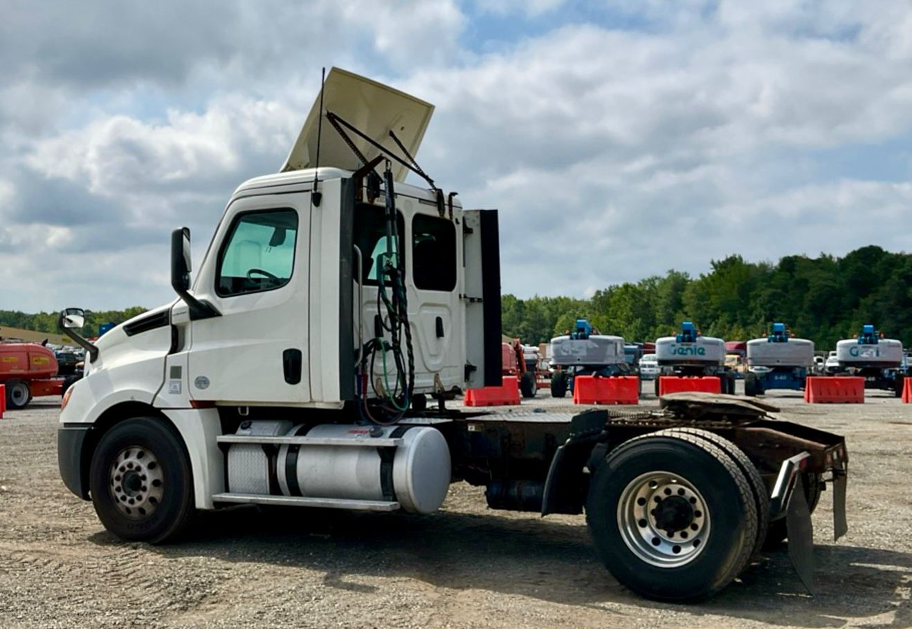 2018 Freightliner Cascadia 126 Day Cab – Frontier Truck Sales