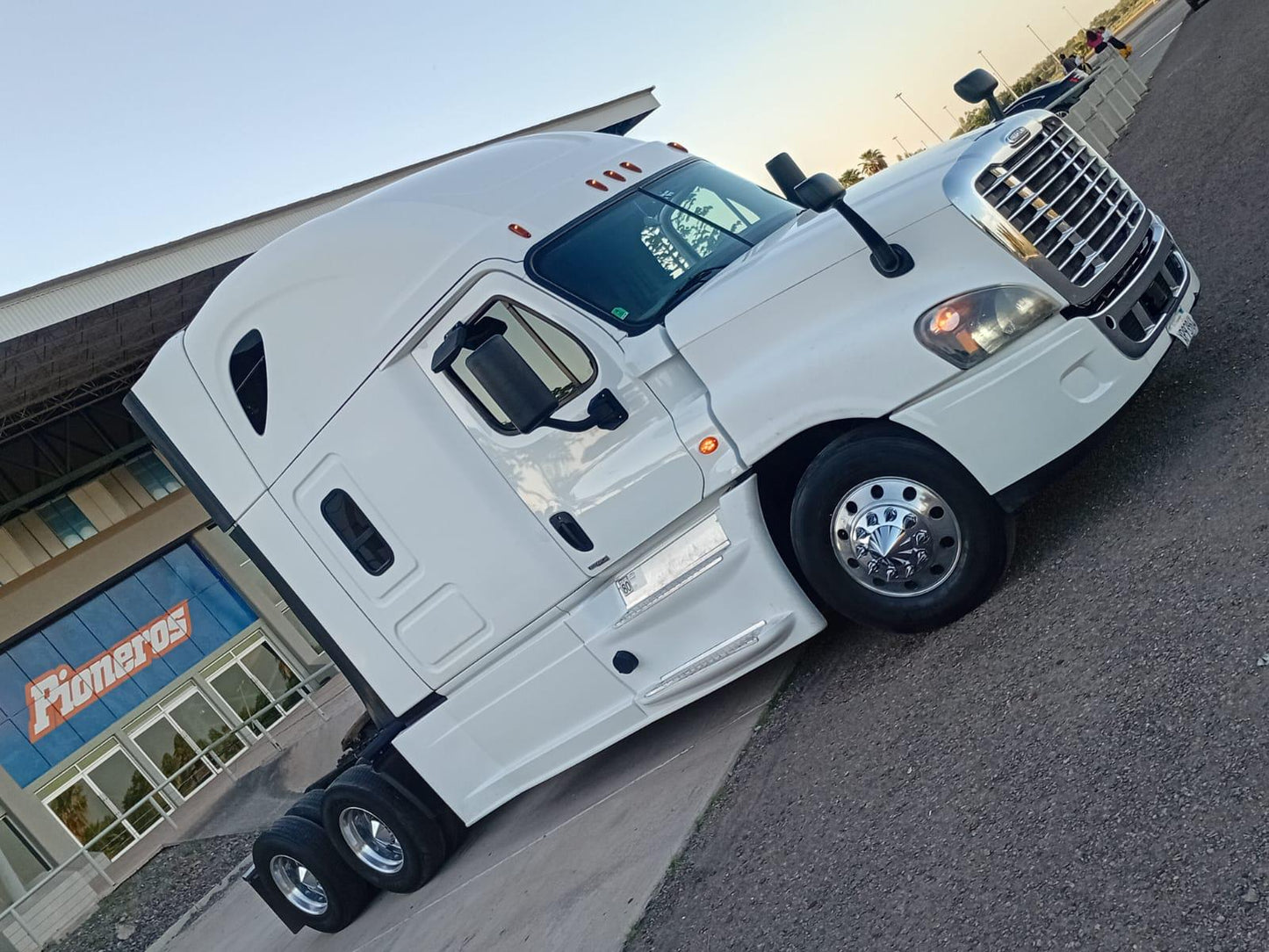 2018 Freightliner Cascadia 126 Day Cab – Frontier Truck Sales