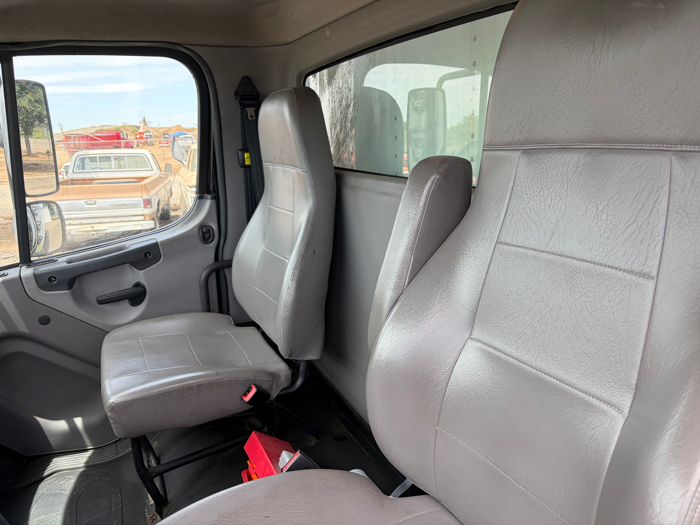 2019 Freightliner M2 (24 ft Reefer box)