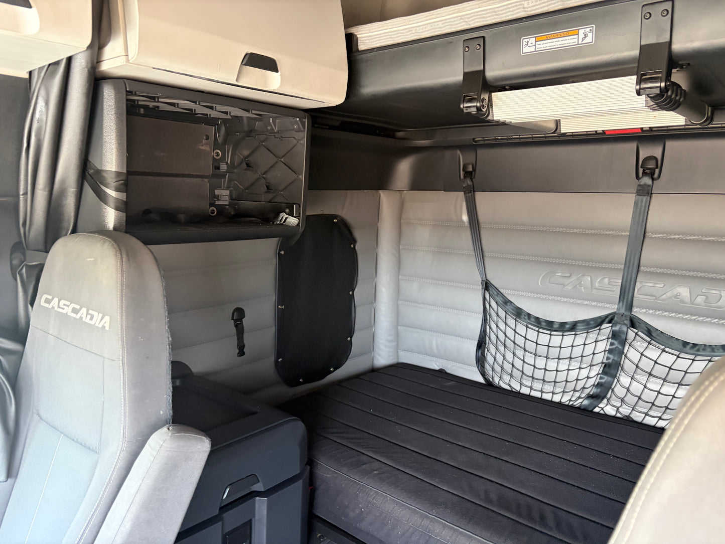 2022 Freightliner Cascadia 126