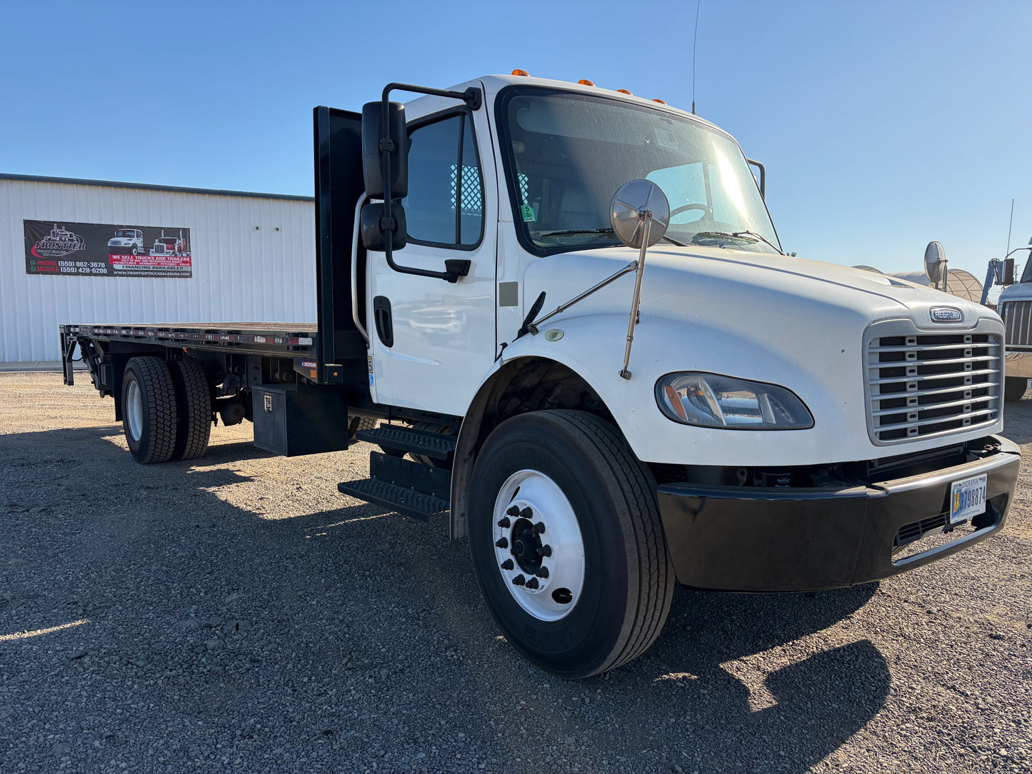 2018 Freightliner M2 (22FT FLATBED)
