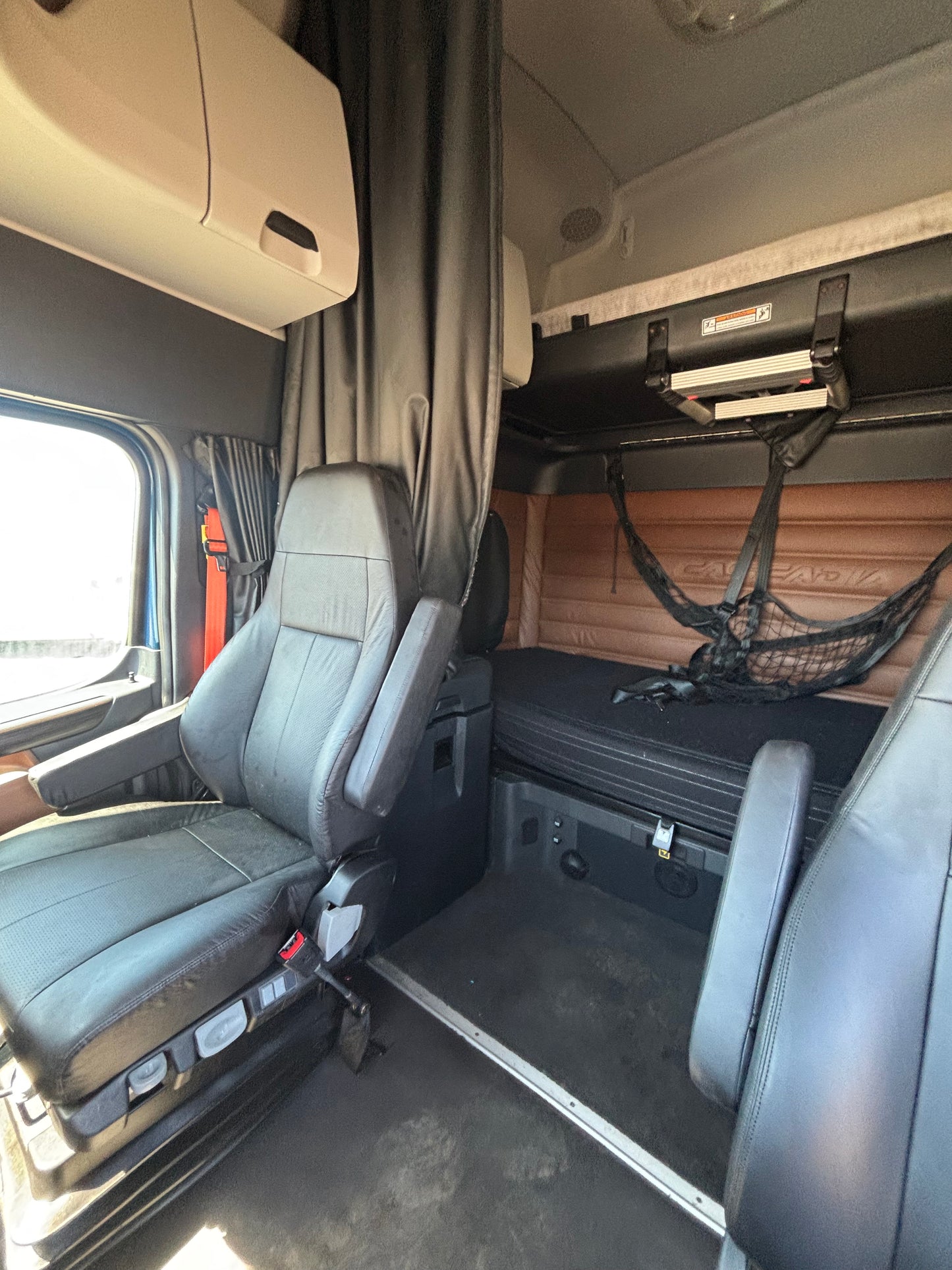 2019 Freightliner Cascadia 126 Blue -Frontier Truck Sales