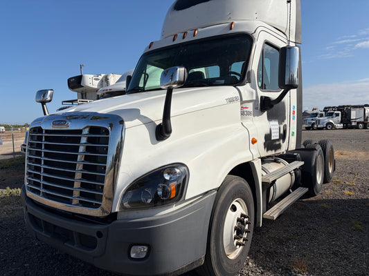2018 Freightliner Cascadia 125 day cab/ Cummins X15