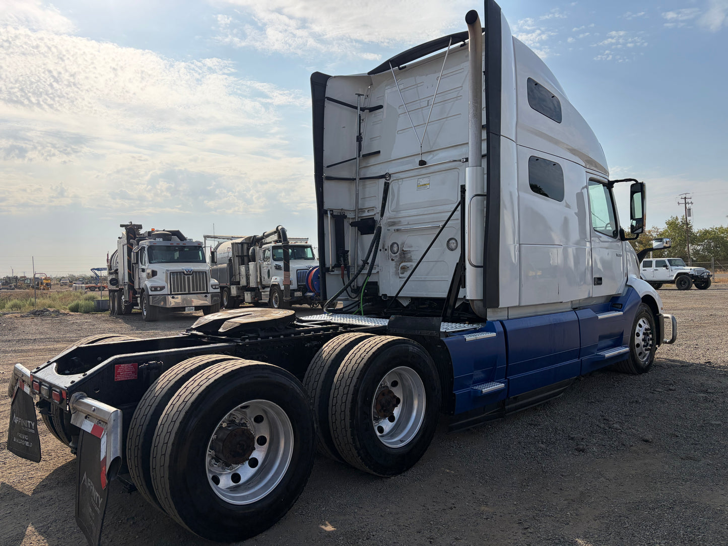 2022 Volvo VNL 760