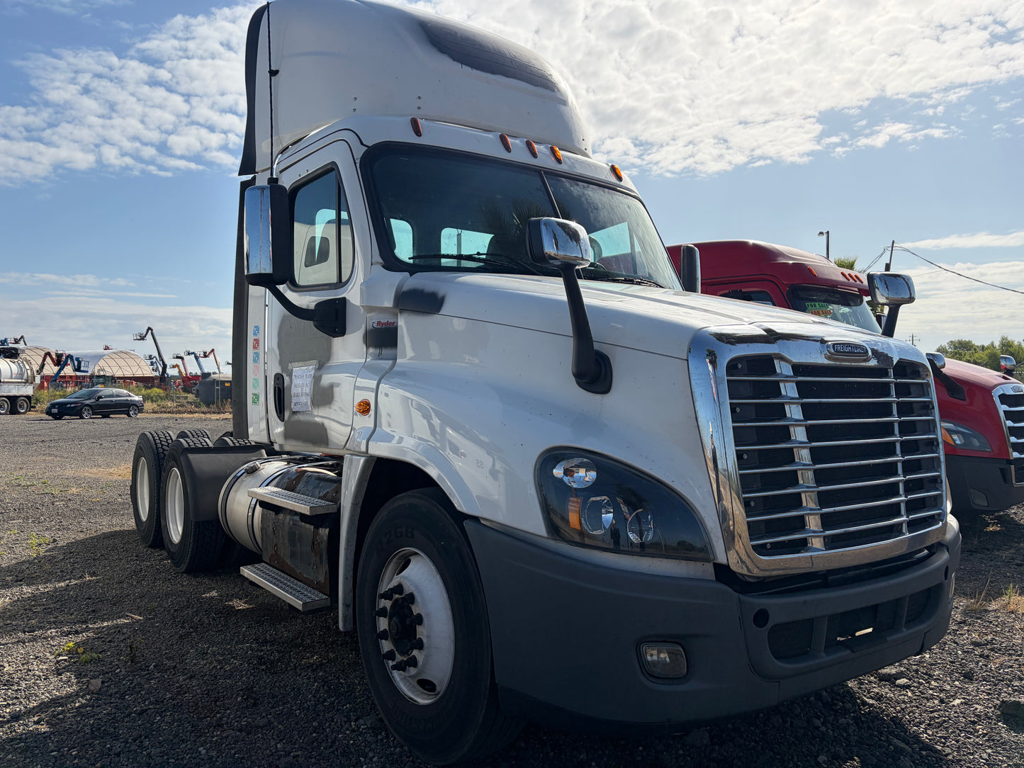2018 Freightliner Cascadia 125 day cab/ Cummins X15