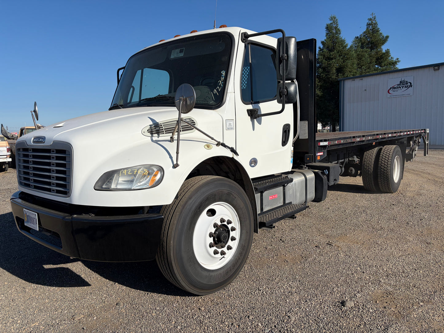 2018 Freightliner M2 (22FT FLATBED)