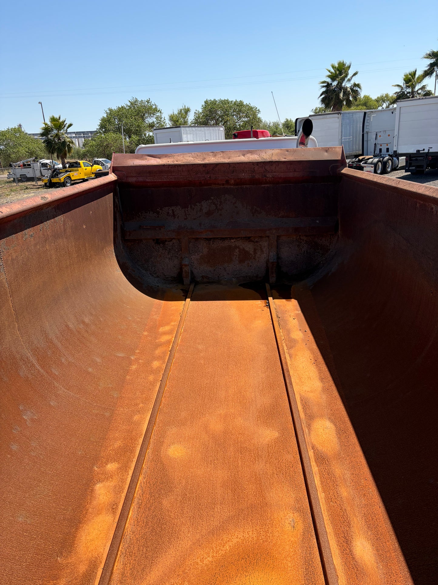 2014 Volvo Transfer Dump Truck/ Manual 10 speed