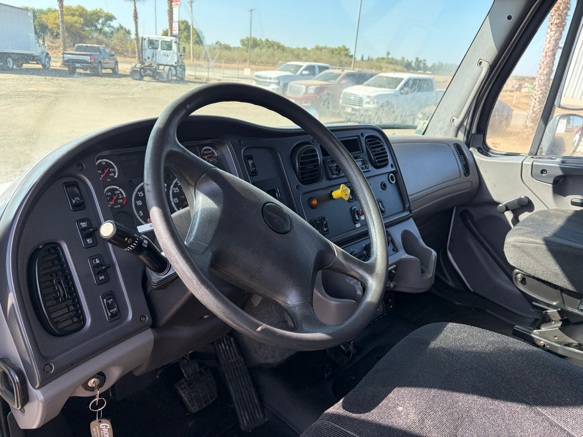 2016 FREIGHTLINER M2 / $25,000