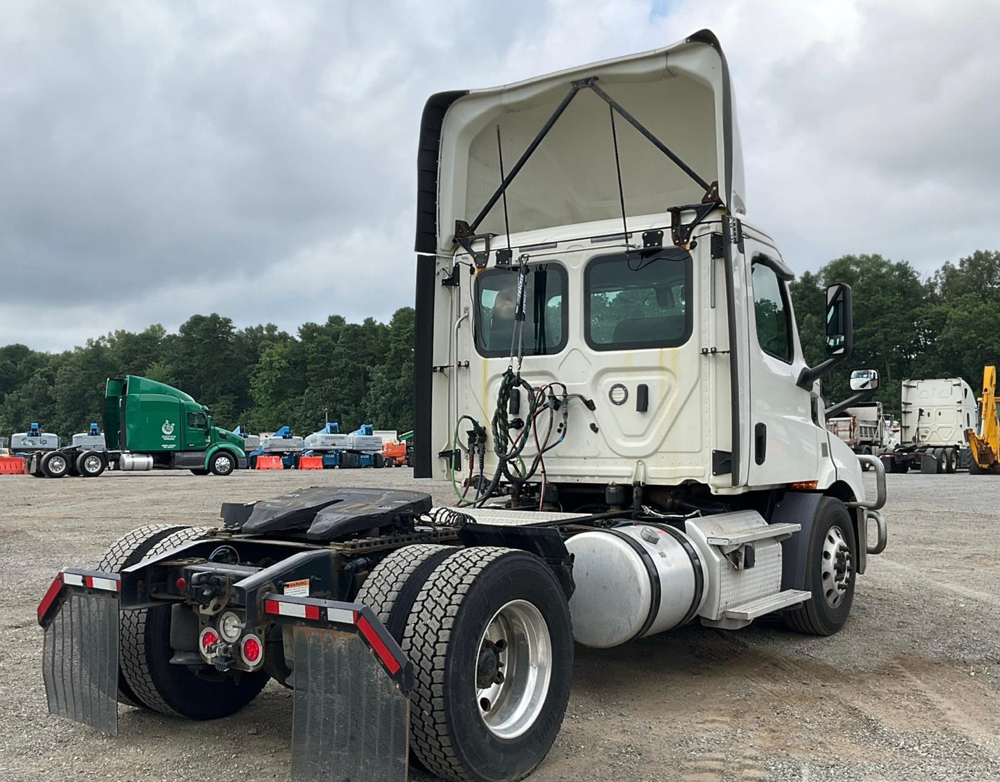 2019 Freightliner Cascadia 116 Day Cab – Frontier Truck Sales $22,999.00