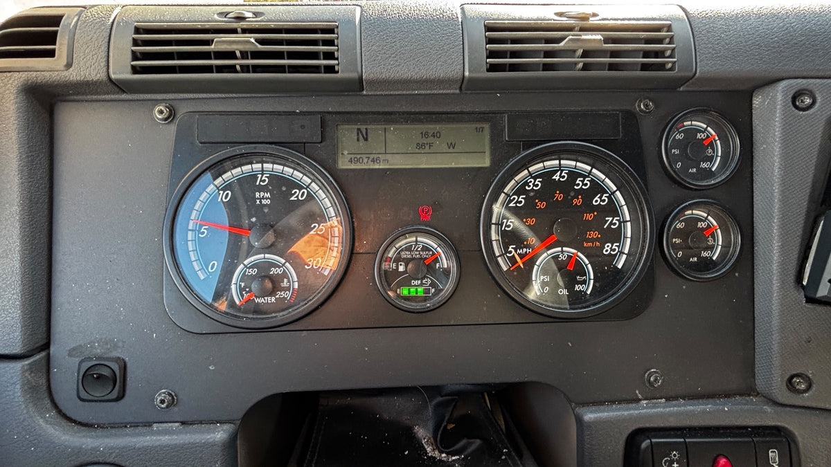 2019 FREIGHTLINER CASCADIA SLEEPER (CHASSIS)