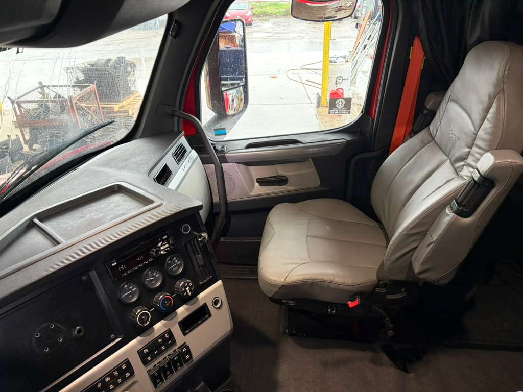 2019 Freightliner Cascadia 116 Mid-Roof | DD13 | Automatic